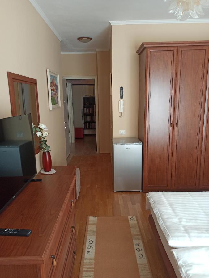 Home Sweet Rental Тирана Екстериор снимка
